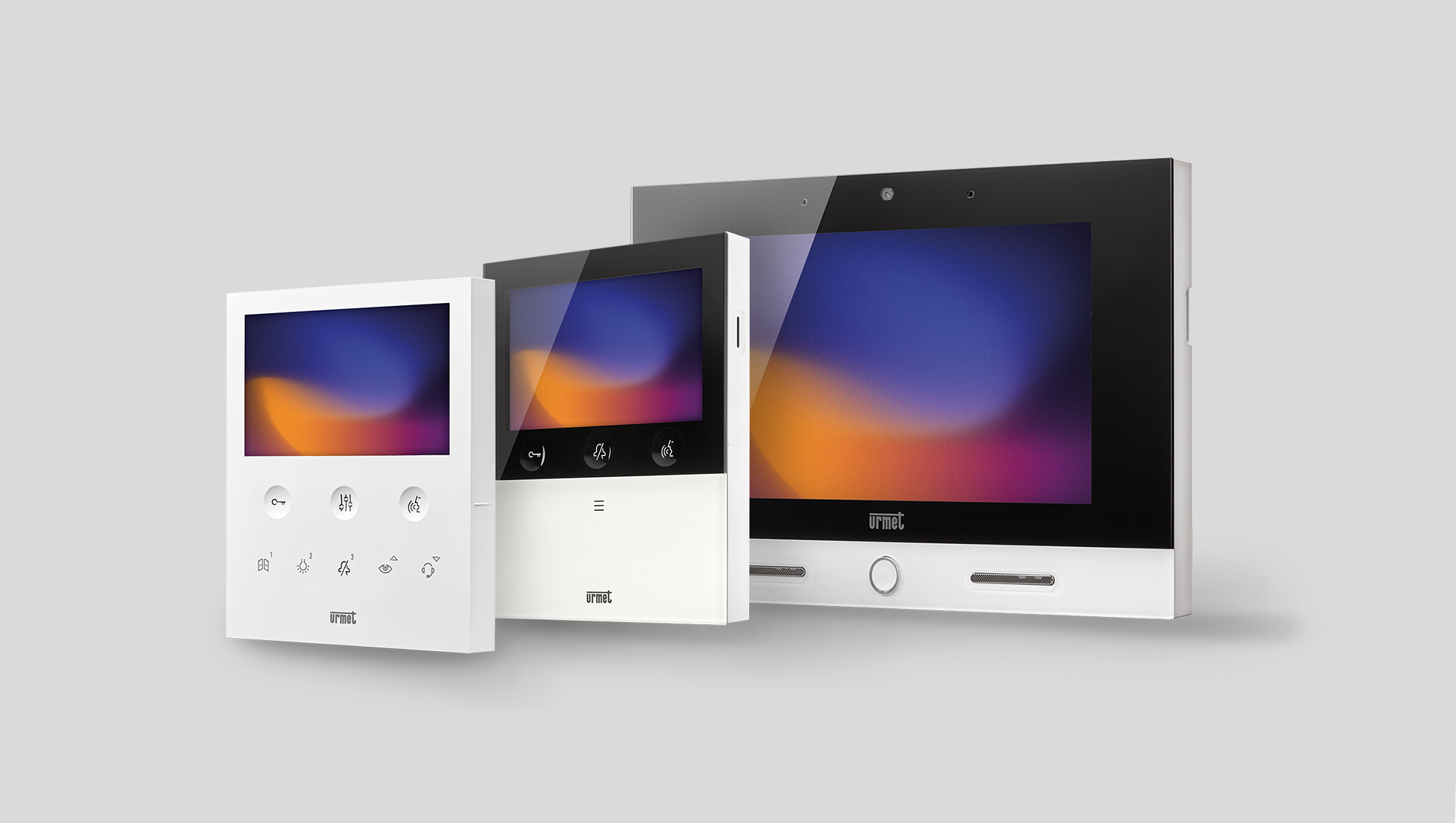 Die drei Videomonitore VOG 5, VOG 5W und VOG 7 hintereinander versetzt